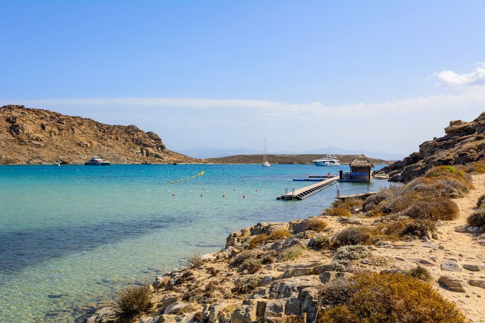 The calm, organized beach of Monastiri, nestled in a protected bay within the Paros Park.